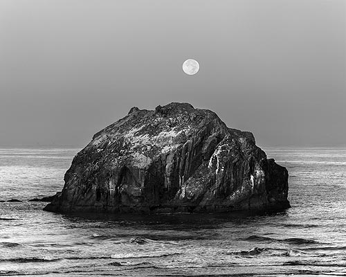 face_rock_moon